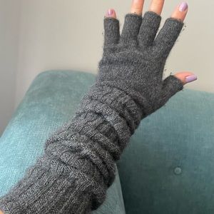 Cashmere Long Sleeve Mittens.